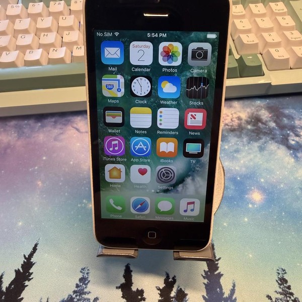 Apple iPhone 5C - Unlocked, 16 GB, White, A1532