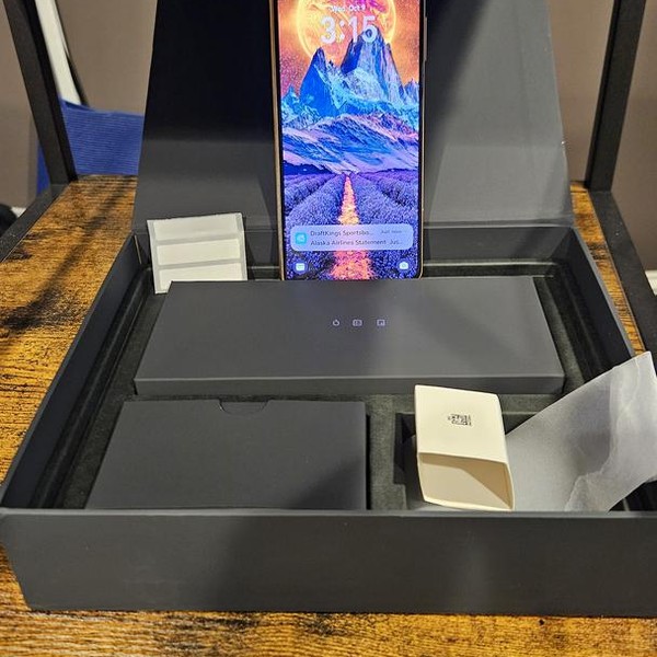 Honor Magic V3 - Unlocked Non-US, 512GB, Brown, 12GB - LYKW46623