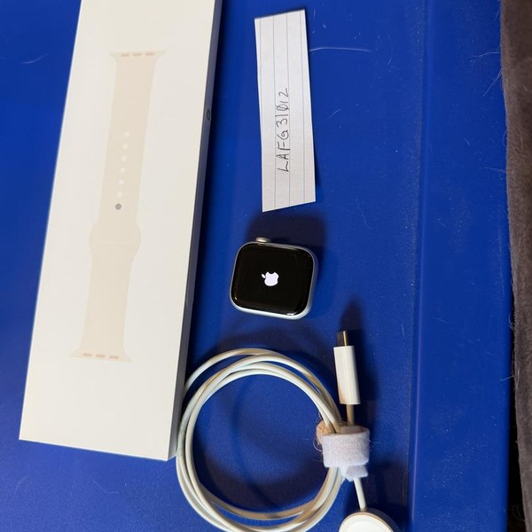 Apple Watch Series 8 41mm - Silver, A2770 - GPS, Aluminum