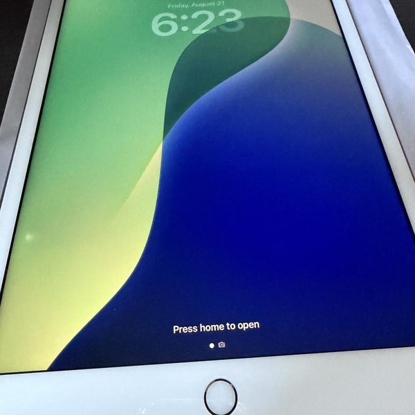 Apple iPad (7th Gen) - Unlocked, 32 GB, Gold, A2200