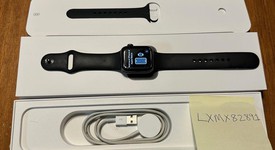Good
													Apple Watch SE 1st Gen 40mm - Gray, A2351 - GPS, Aluminum, photo 1 of 5