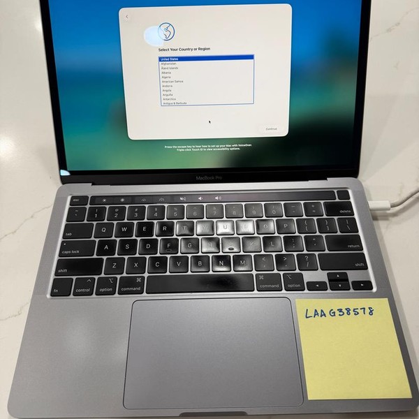 MacBook Pro 2020 - 13 inch - I5, Gray, 1 TB, 16 GB