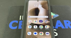 Good
													Motorola Razr Ultra (2025) - Unlocked, PANTONE Mountain Trail, 512 GB, 16 GB, photo 5 of 10