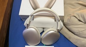 Used
													Apple AirPods Max - Silver, photo 1 of 11