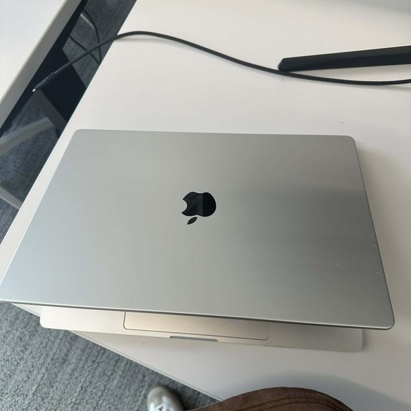 MacBook Pro 2021 - 16 inch - 1 TB, Silver, 32 GB, Apple M1 Max