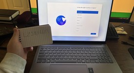 Mint
													Lenovo Yoga Laptop, photo 1 of 9