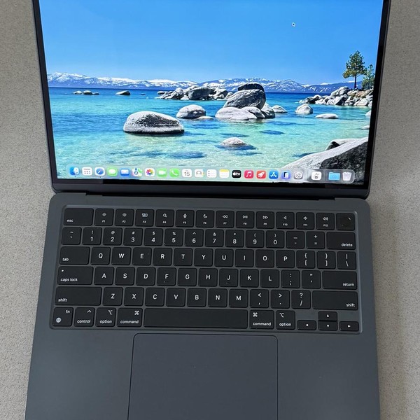 MacBook Air 2022 (M2) - 13 inch - 1 TB, Midnight, 24 GB, Apple M2