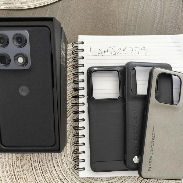 Motorola Signature - Unlocked, 512 GB, PANTONE Carbon, 16 GB