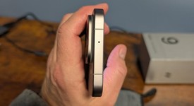 Mint
													Oppo Find X9 Pro - Unlocked Non-US, Titanium Charcoal, 512 GB, 16 GB, photo 4 of 6