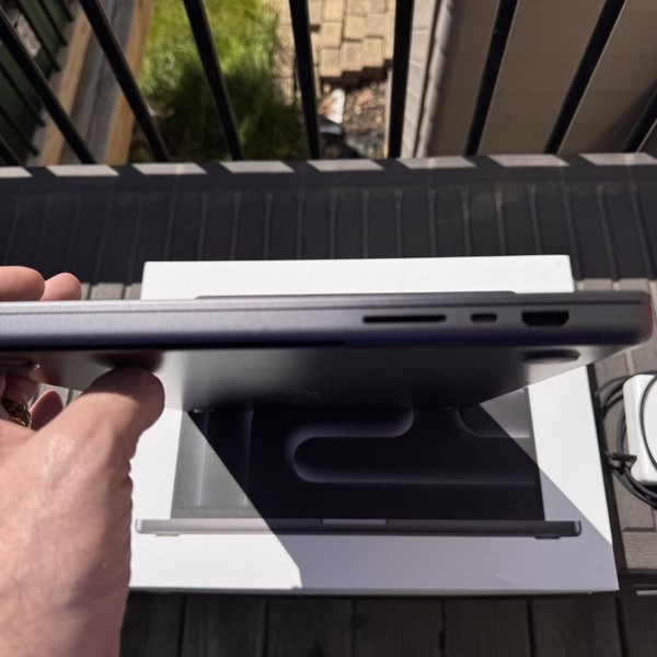 MacBook Pro 2024 - 16 inch - 1 TB, Space Black, 64 GB, Apple M4 Max 16-core