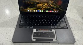 Good
													MacBook Pro Late 2023 (M3) - 14" - Apple M3 Pro 11-core, Black, 512 GB, 18 GB, 14-core GPU, photo 2 of 8
