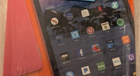 New
													Amazon Fire HD 10 2017 with Alexa - Wi-Fi, Red, 32 GB, photo 3 of 3