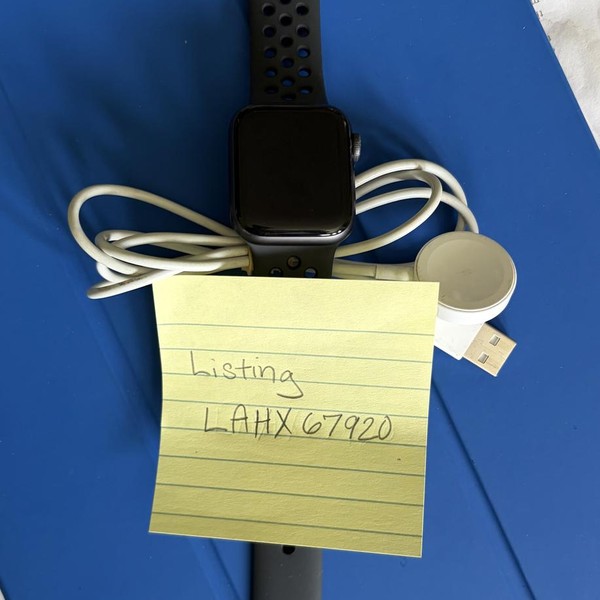 Apple Watch Series 6 40mm - Unlocked, Gray, A2293 - Cellular, Aluminum