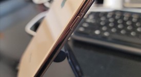 Good
													Apple iPhone Xs Max - Unlocked, Gold, 64 GB, A1921, photo 4 of 7