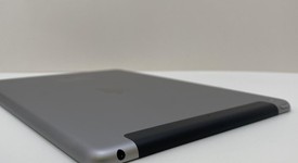 Mint
													Apple iPad 5th Gen - Unlocked, Gray, 32 GB, A1823, photo 5 of 5