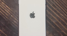 Fair
													Apple iPhone SE 2nd Gen 2020 - Unlocked, White, 64 GB, A2275, photo 4 of 4