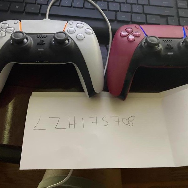 DualSense Wireless Controller - Red