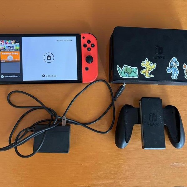 Nintendo Switch - OLED - 64 GB, Red & Blue