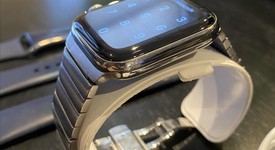 Good
													Apple Watch Series 4 44mm - Unlocked, Silver, A1976 - Cellular, Stainless, photo 2 of 4