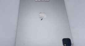 Good
													Apple iPad Pro 11" 4th Gen 2022 - Unlocked, Silver, 128 GB, photo 3 of 9