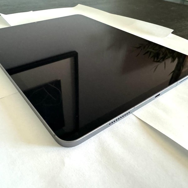 Apple iPad Pro 12.9 inch 6th Gen 2022 - Wi-Fi, 256 GB, Gray