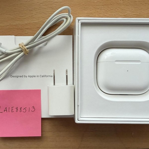 Apple AirPods (3rd Gen) - Lightning Case