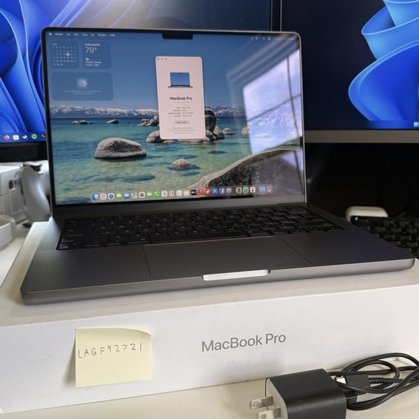 MacBook Pro Late 2023 (M3) - 14 inch - 512 GB, Gray, 8 GB, Apple M3, 10-core GPU