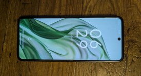 Good
													Motorola Razr Plus (2024) - Unlocked, Green, 256 GB, 12 GB, photo 4 of 8