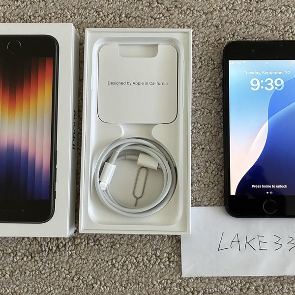 Apple iPhone SE 3rd Gen 2022 - Unlocked, 128 GB, Midnight, A2595