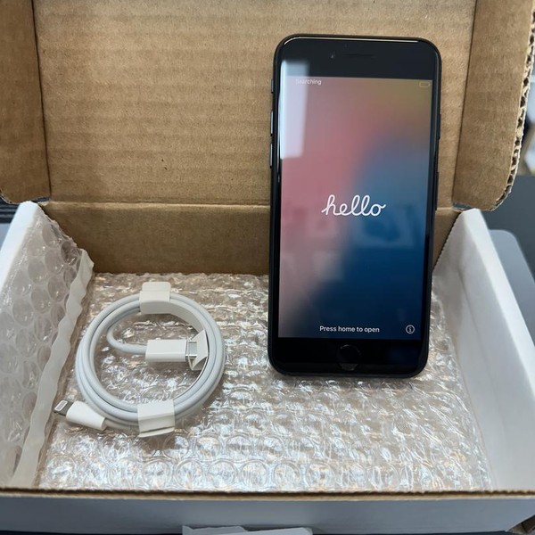 Apple iPhone SE 3rd Gen 2022 - Unlocked, 64 GB, Midnight, A2595