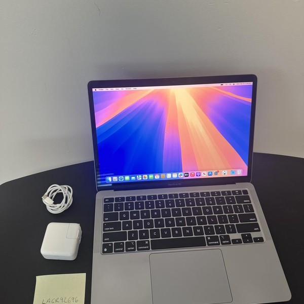 MacBook Air 2020 - 13 inch - 256 GB, Gray, 8 GB, Apple M1