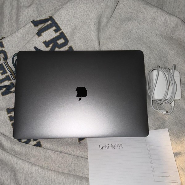 MacBook Pro 2019 - 15 inch - 512 GB, Gray, 16 GB, Intel Core i9