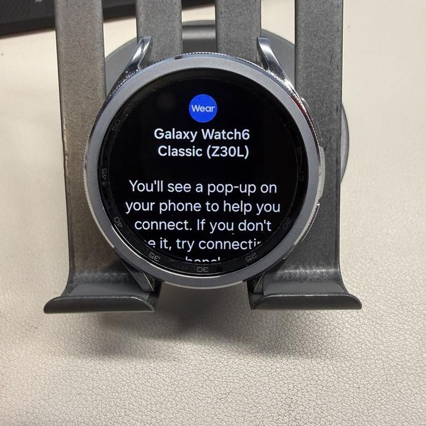 Samsung Galaxy Watch6 Classic - Unlocked, Silver, 43mm