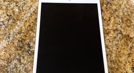 Good
													Apple iPad 8th Gen - Wi-Fi, Gold, 32 GB, A2270, photo 1 of 5