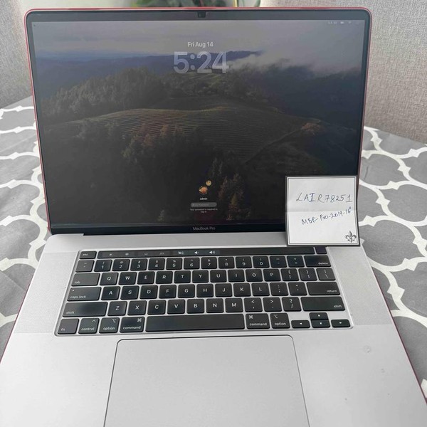 MacBook Pro 2019 - 16 inch - 512 GB, Silver, 16 GB, Intel Core i7