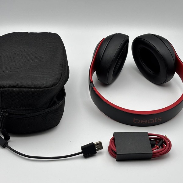 Beats Studio3 - Black & Red