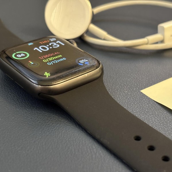 Apple Watch SE 1st Gen 44mm - Gray, A2352 - GPS, Aluminum