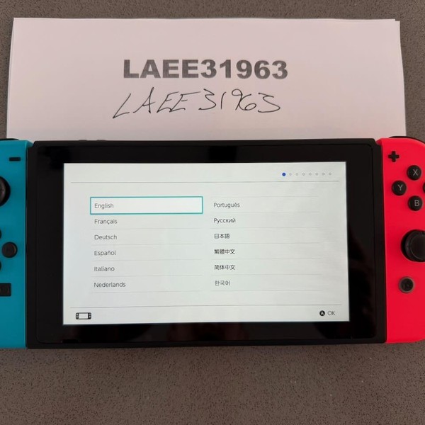 Nintendo Switch - 32 GB, Red & Blue