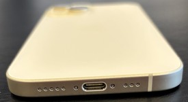 Mint
													Apple iPhone 15 - Verizon, Yellow, 128 GB, A2846, photo 4 of 9