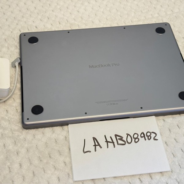 MacBook Pro 2021 - 14 inch - 512 GB, Silver, 16 GB, Apple M1 Pro 8-core