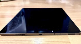 Good
													Apple iPad Pro 12.9" 6th Gen 2022 - Unlocked, Gray, 256 GB, photo 4 of 7