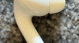 Used
													Apple AirPods Pro 2 - Lightning, photo 4 of 9