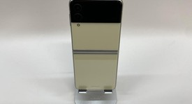 Good
													Samsung Galaxy Z Flip3 5G - Unlocked, Cream, 256 GB, 8 GB, SM-F711U1, photo 5 of 6
