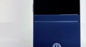 Mint
													Motorola Razr (2025) - Unlocked, Blue, 256 GB, 8 GB, photo 2 of 8