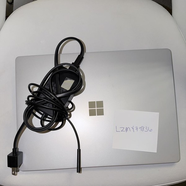 Microsoft Surface Laptop 2 - 128 GB, Platinum, 8 GB, Intel Core i5