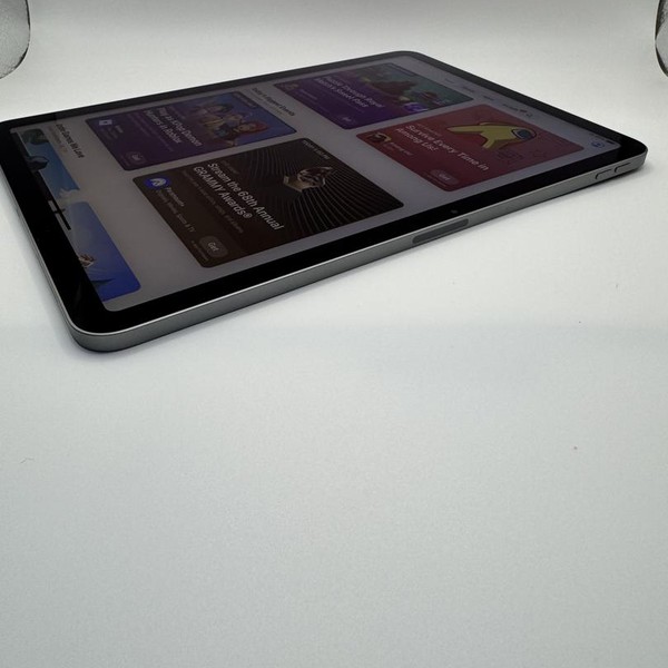 Apple iPad Air 11 inch (M2) 2024 - Unlocked, 256 GB, Gray, A2903