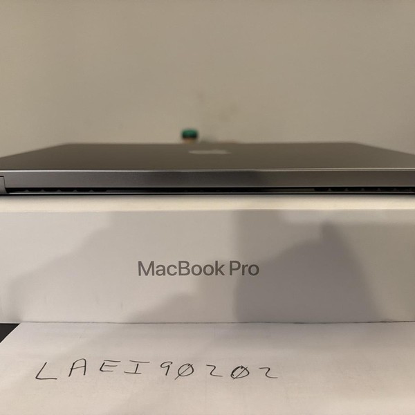 MacBook Pro Late 2023 (M3) - 14 inch - 512 GB, Gray, 8 GB, Apple M3, 10-core GPU