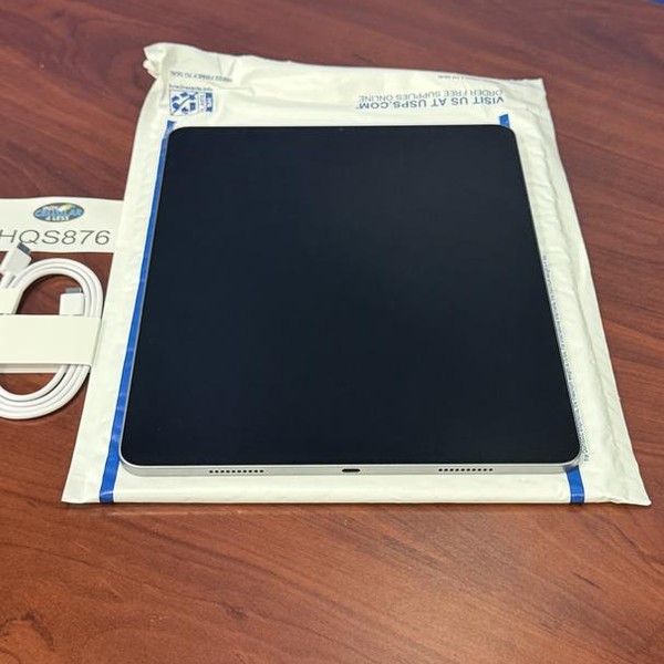 Apple iPad Pro 12.9 inch 6th Gen 2022 - Wi-Fi, 256 GB, Gray