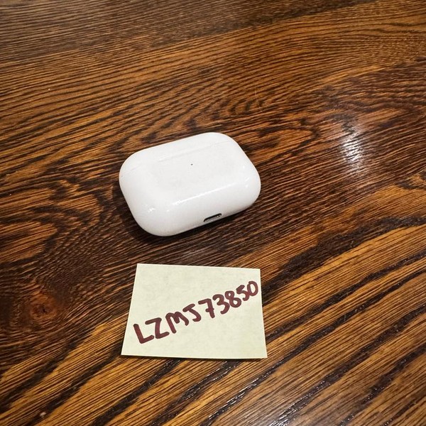 Apple AirPods Pro - Wireless Case