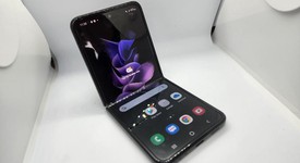 Fair
													Samsung Galaxy Z Flip3 5G - Unlocked, Black, 256 GB, 8 GB, SM-F711U1, photo 3 of 4